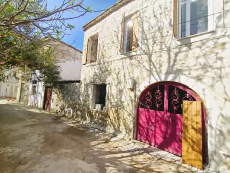 Greek House Suitable To Be A Hotel For Sale In Alacati Hacimemis