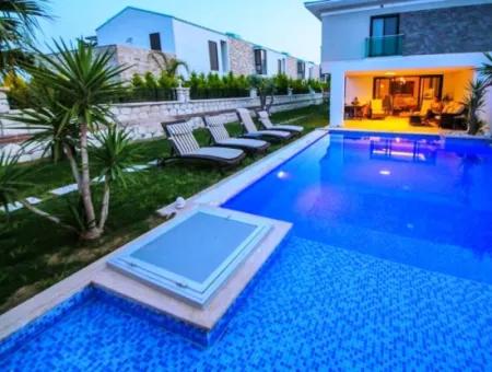Villa With Pool For Rent In August Very Close To Ayayorgi In Çeşme