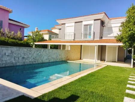 Alacati Çamlik Road Monthly Rental Pool 4 1 Villa