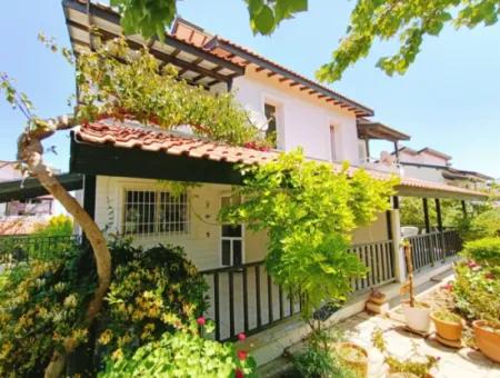Monthly Rental Villa With Shared Pool Close To Çeşme Boyalik Beach