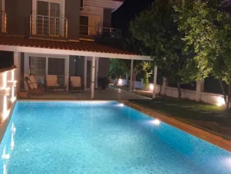 Alacati Çamlik Road Monthly Rental Pool 4 1 Villa