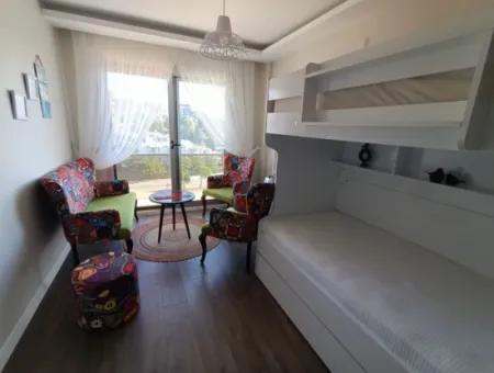 Spacious Apartment With Full Furnishment For Seasonal Rent In The Center Of Cesme 2 1