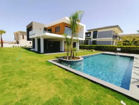 Ultra Luxurious Villa With Detached Pool In Çeşme Fenerburnu