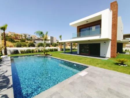 Ultra Luxurious Villa With Detached Pool In Çeşme Fenerburnu