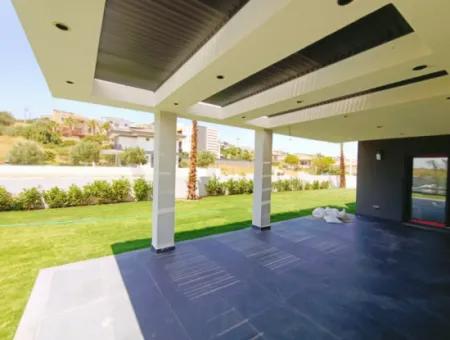 Ultra Luxurious Villa With Detached Pool In Çeşme Fenerburnu