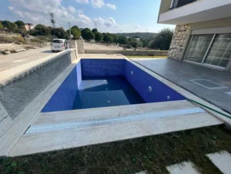 Zero Villa With Detached Pool Close To The Sea In Çeşme Yali Mah.