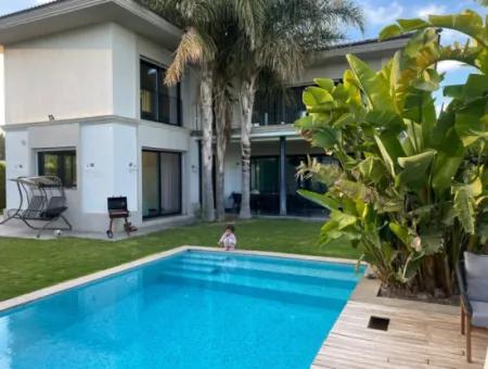 Detached Mansion For Monthly Rent In Çeşme Mamurbaba