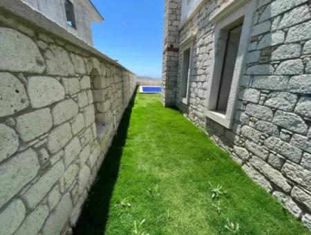 Stone Villa With Zero Pool For Sale In Çeşme Alacati