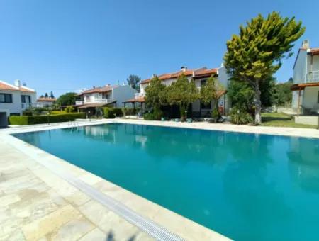 Villa With Shared Pool For Seasonal Rent In Çeşme Pashalimani