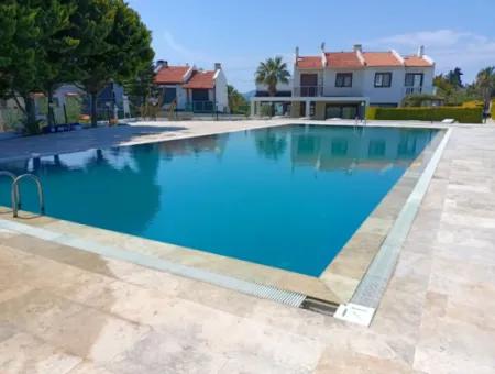 Villa With Shared Pool For Seasonal Rent In Çeşme Pashalimani