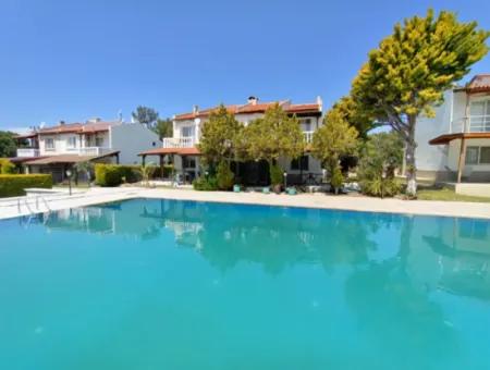 Villa With Shared Pool For Seasonal Rent In Çeşme Pashalimani