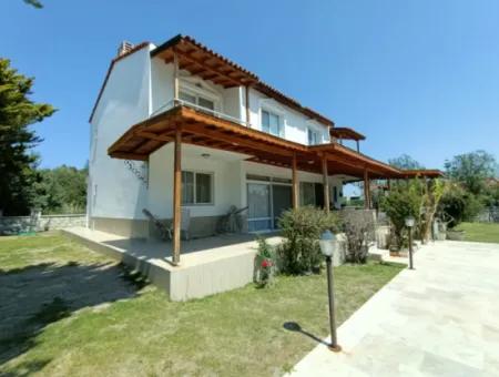 Villa With Shared Pool For Seasonal Rent In Çeşme Pashalimani