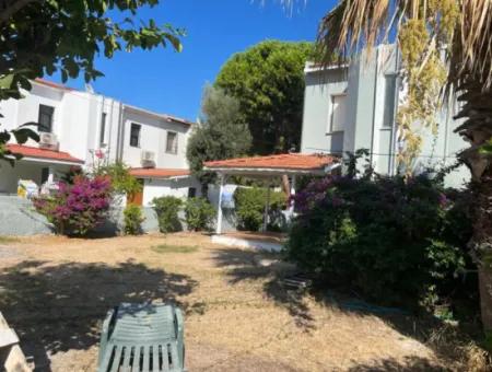 Villa With Large Garden Very Close To The Sea In Çeşme Ilica Altinyunus