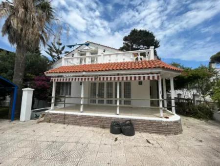 Detached House For Rent At The Seafront In Çeşme Ilica