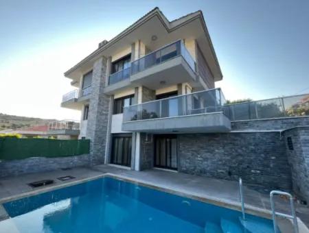Triplex Villa With Detached Pool For Annual Rent In The Center Of Cesme
