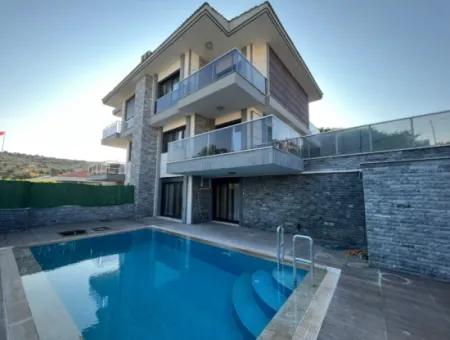 Triplex Villa With Detached Pool For Annual Rent In The Center Of Cesme