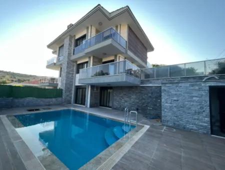 Triplex Villa With Detached Pool For Annual Rent In The Center Of Cesme