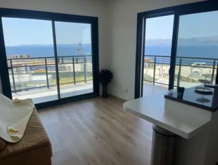 Full Sea Manz At Çeşme Ayasaranda. 2 In 1 Residence Apartment With Terrace