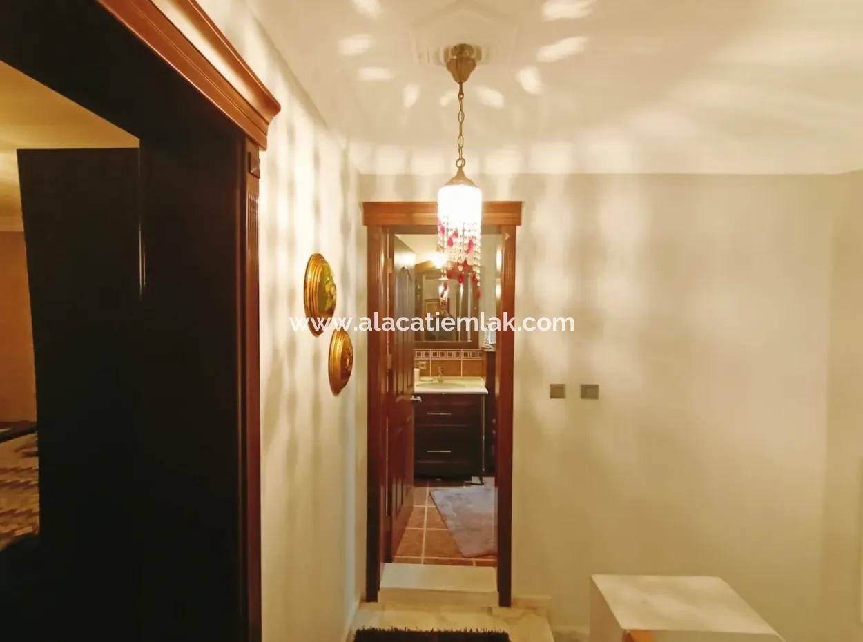 Çeşme Ilıca'da Oteller Bölgesinde Sezonluk Eşyalı Kiralık Villa