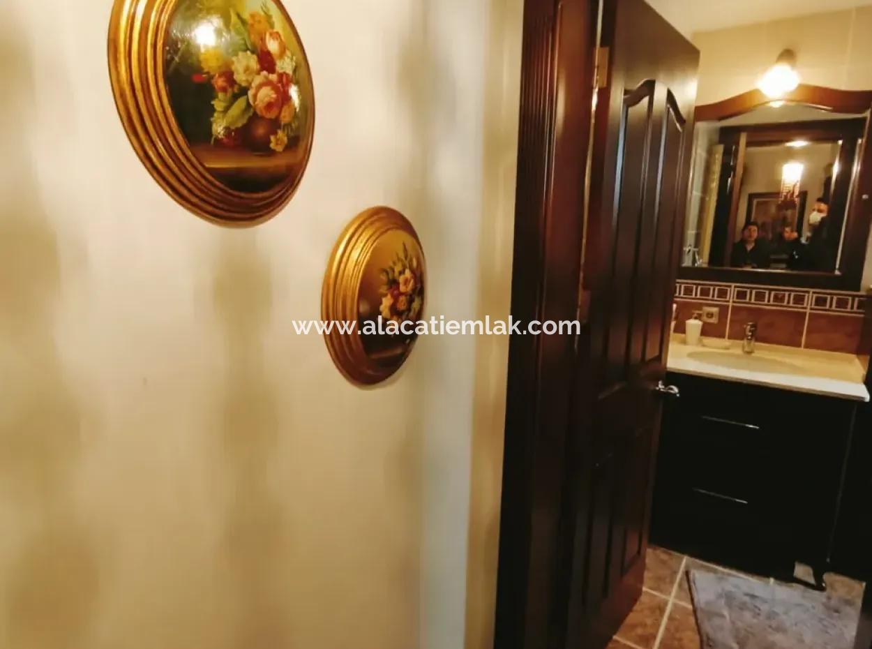 Çeşme Ilıca'da Oteller Bölgesinde Sezonluk Eşyalı Kiralık Villa