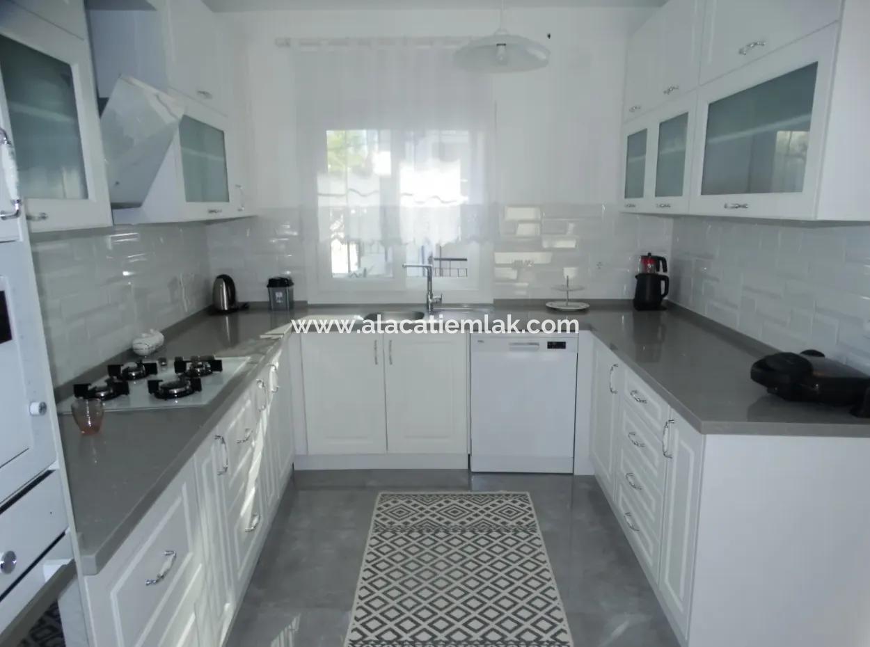 Alaçatı Köy İçinde Sezonluk Kiralık Full Eşyalı Villa