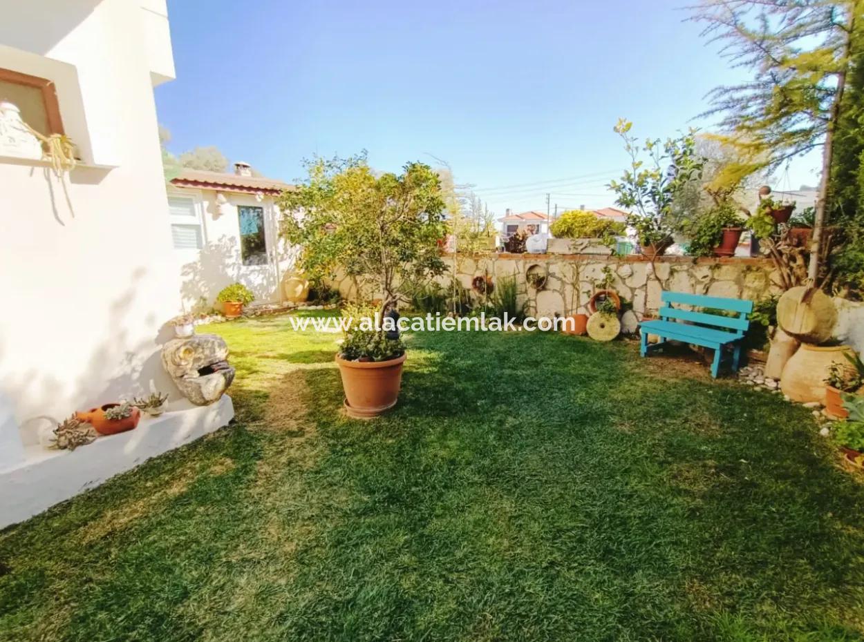 Alaçatı'da Sezonluk Kiralık 4+1 Müstakil Havuzlu Villa