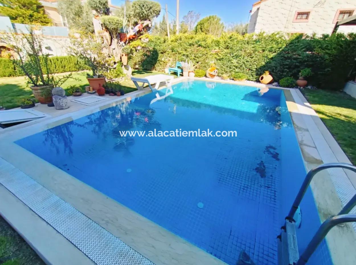 Alaçatı'da Sezonluk Kiralık 4+1 Müstakil Havuzlu Villa