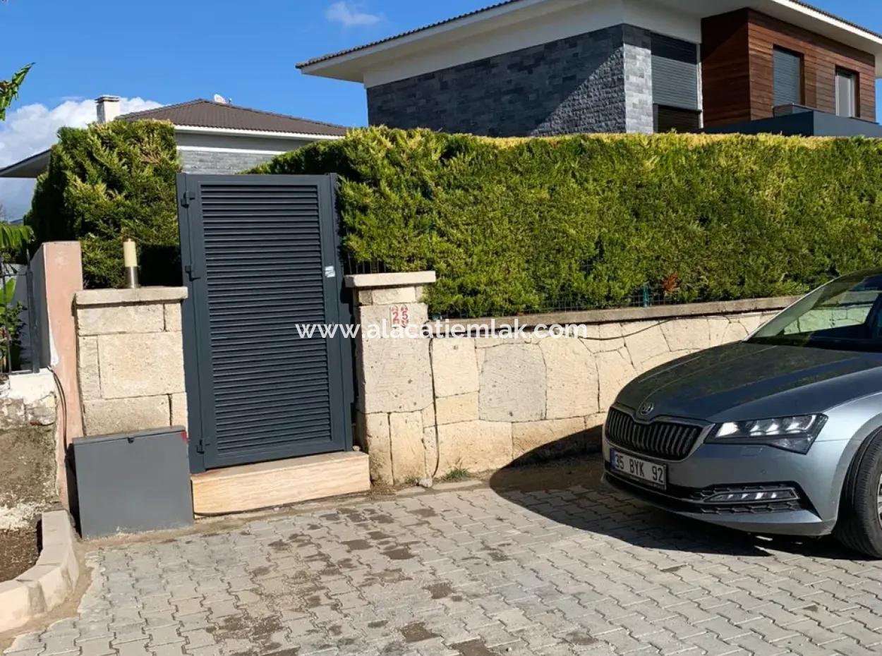 Çeşme Ilıca'da Müstakil Havuzlu Satılık Villa