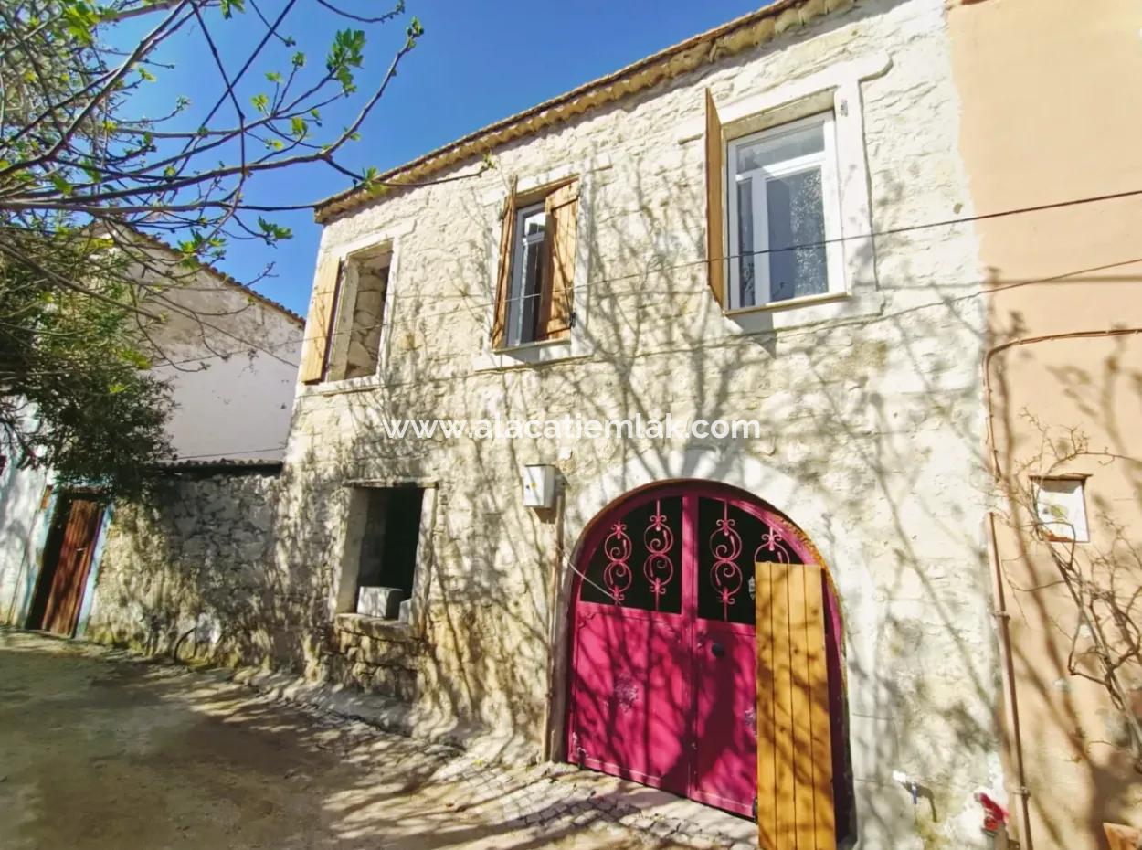 Alaçatı Hacımemiş'te Satılık Butik Otel Olmaya Uygun Rum Evi