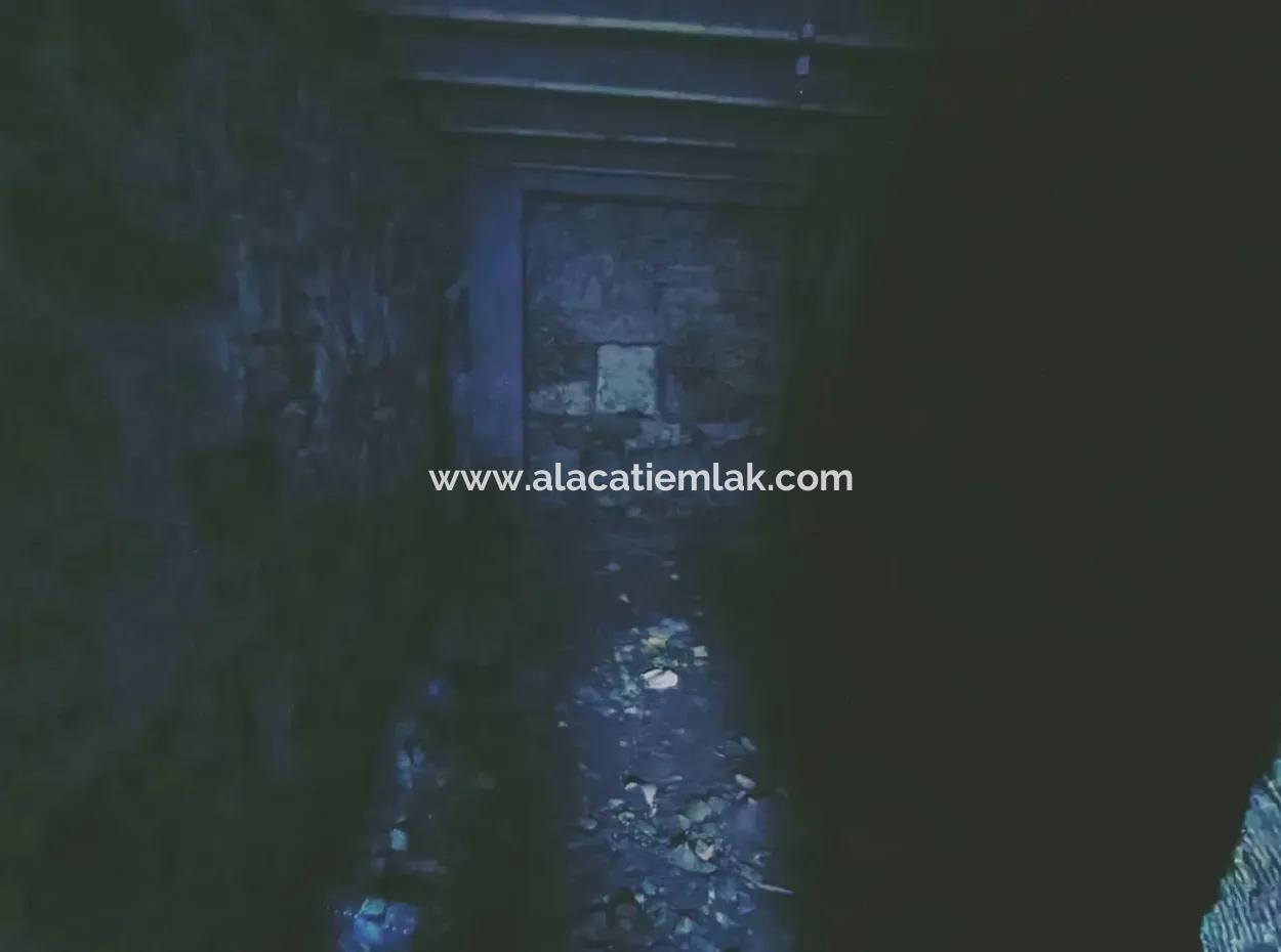 Alaçatı Hacımemiş'te Satılık Butik Otel Olmaya Uygun Rum Evi