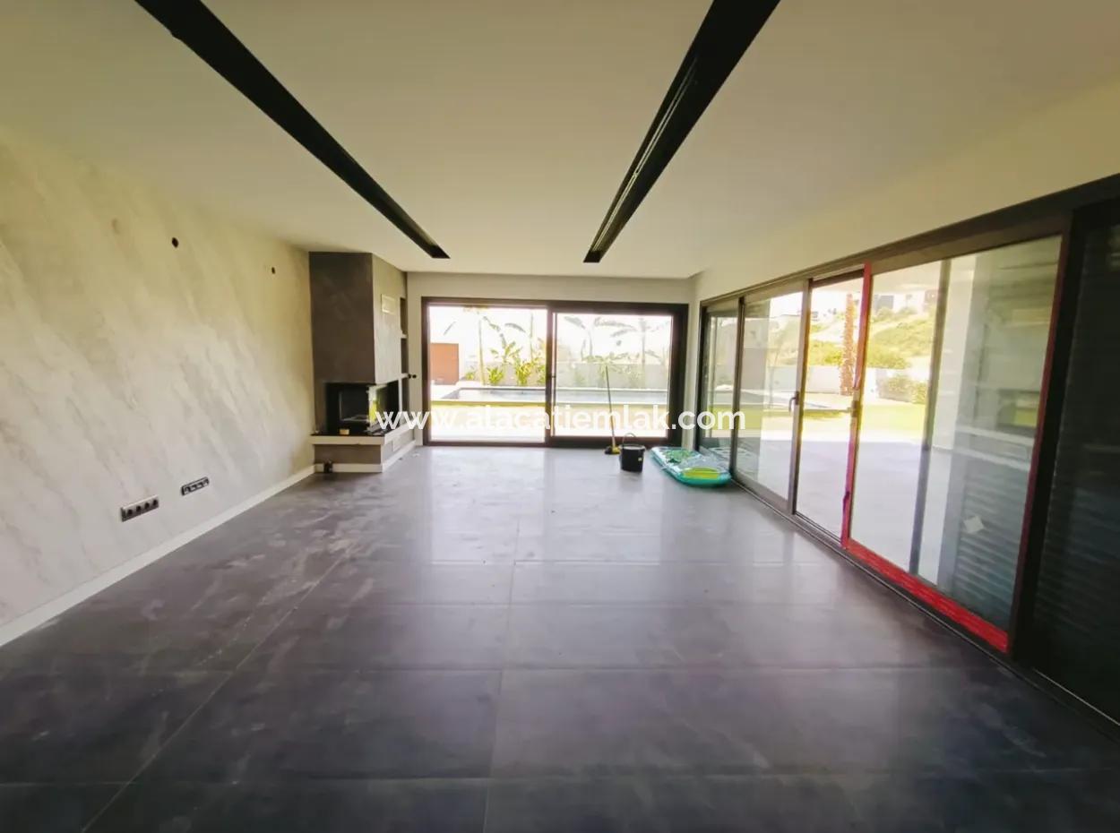 Çeşme Fener Mevkiinde Satılık Ultralux Tek Müstakil Villa