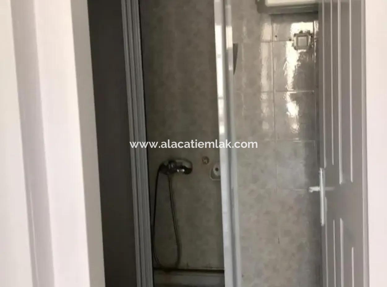 Çeşme Merkezde Satılık Çarşı İçi Geniş Daire