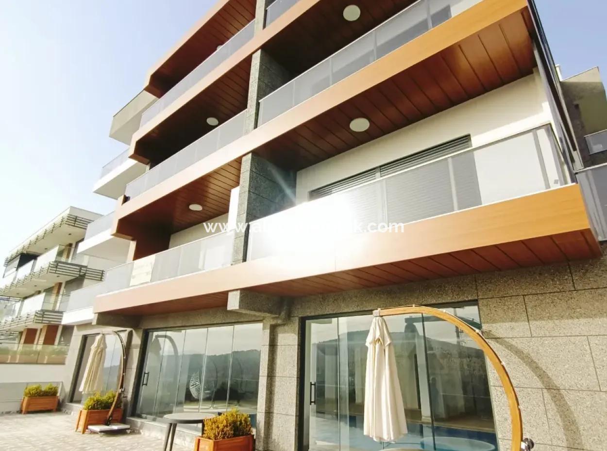Çeşme'de Satılık 1+1 Lux Eşyalı  Resıdence Daire