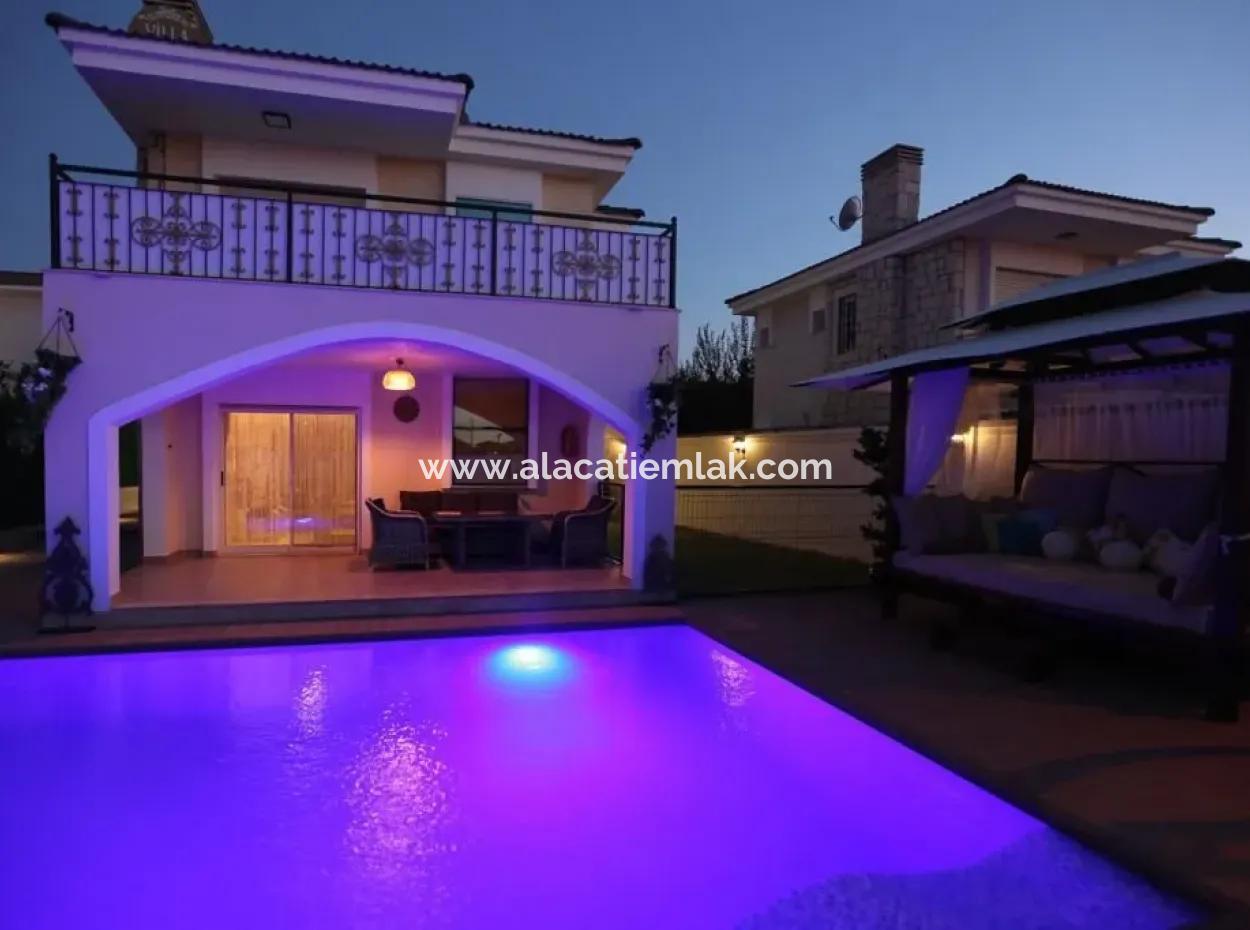 Alaçatı'da 2023 Yaz Sezonu Kiralık Müstakil Hayvan Dostu Villa