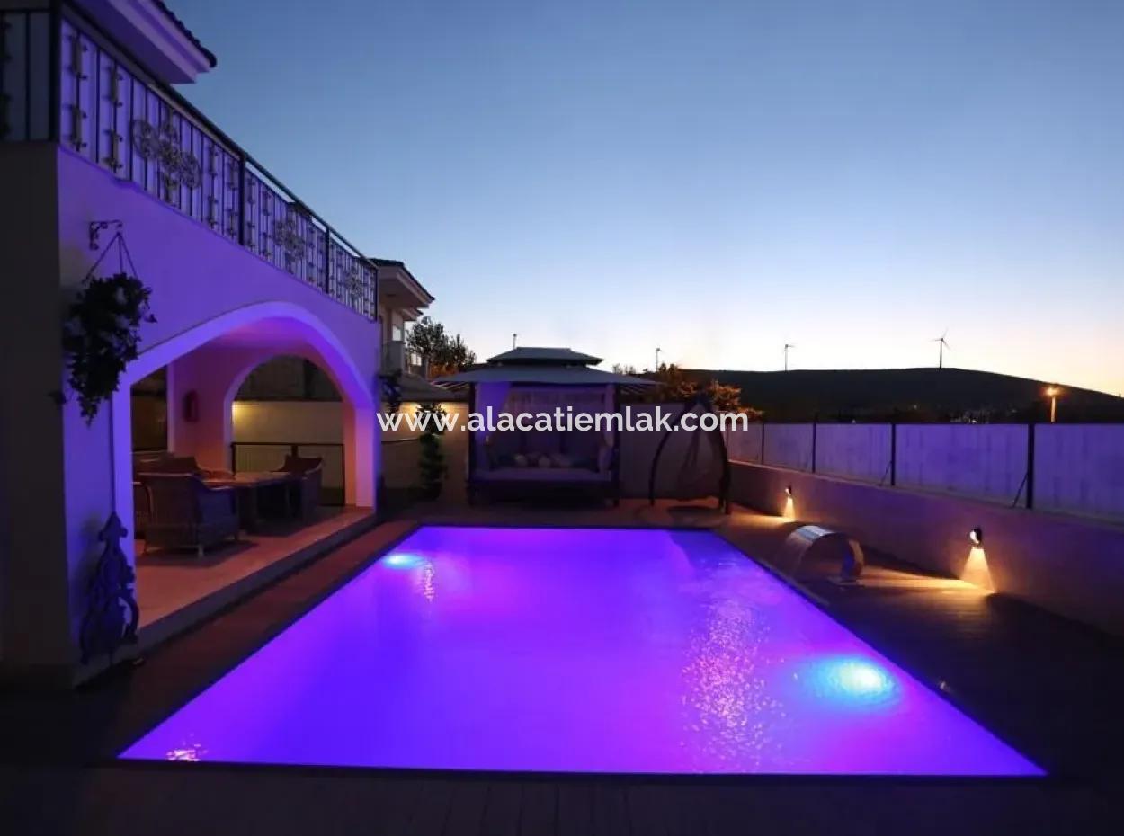 Alaçatı'da 2023 Yaz Sezonu Kiralık Müstakil Hayvan Dostu Villa