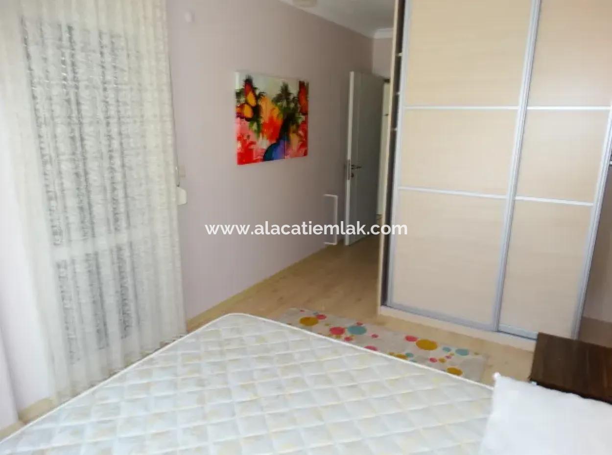 Alaçatı Çamlık Yolda Aylık Kiralık Müstakil Havuzlu 4+1  Villa