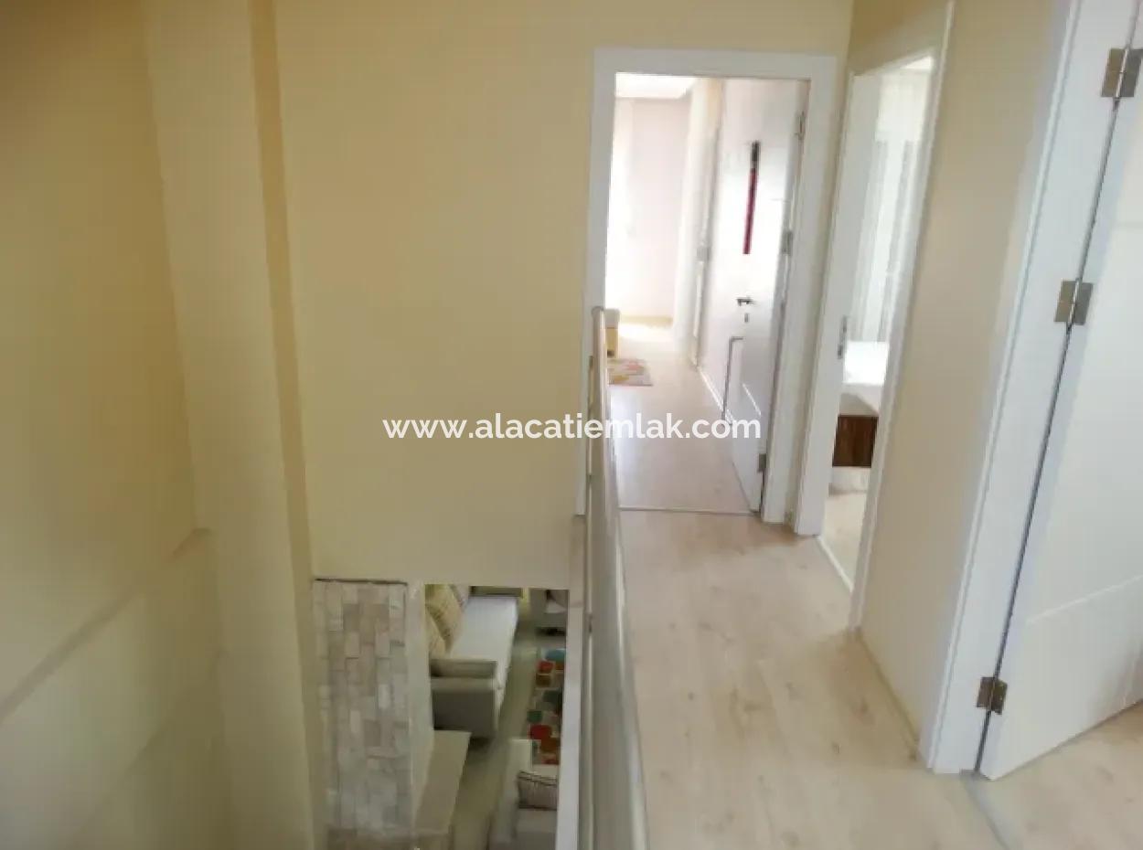 Alaçatı Çamlık Yolda Aylık Kiralık Müstakil Havuzlu 4+1  Villa