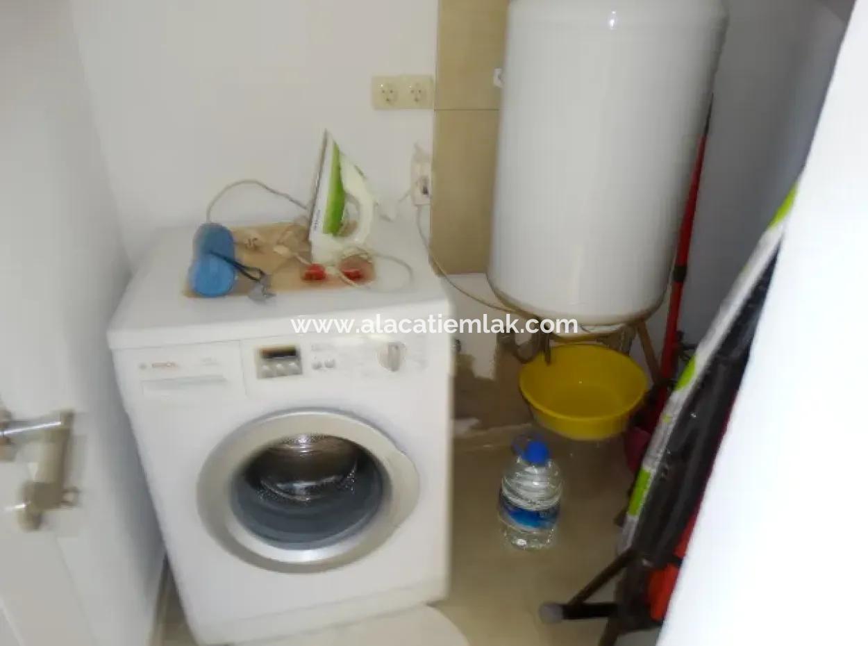 Alaçatı Çamlık Yolda Aylık Kiralık Müstakil Havuzlu 4+1  Villa