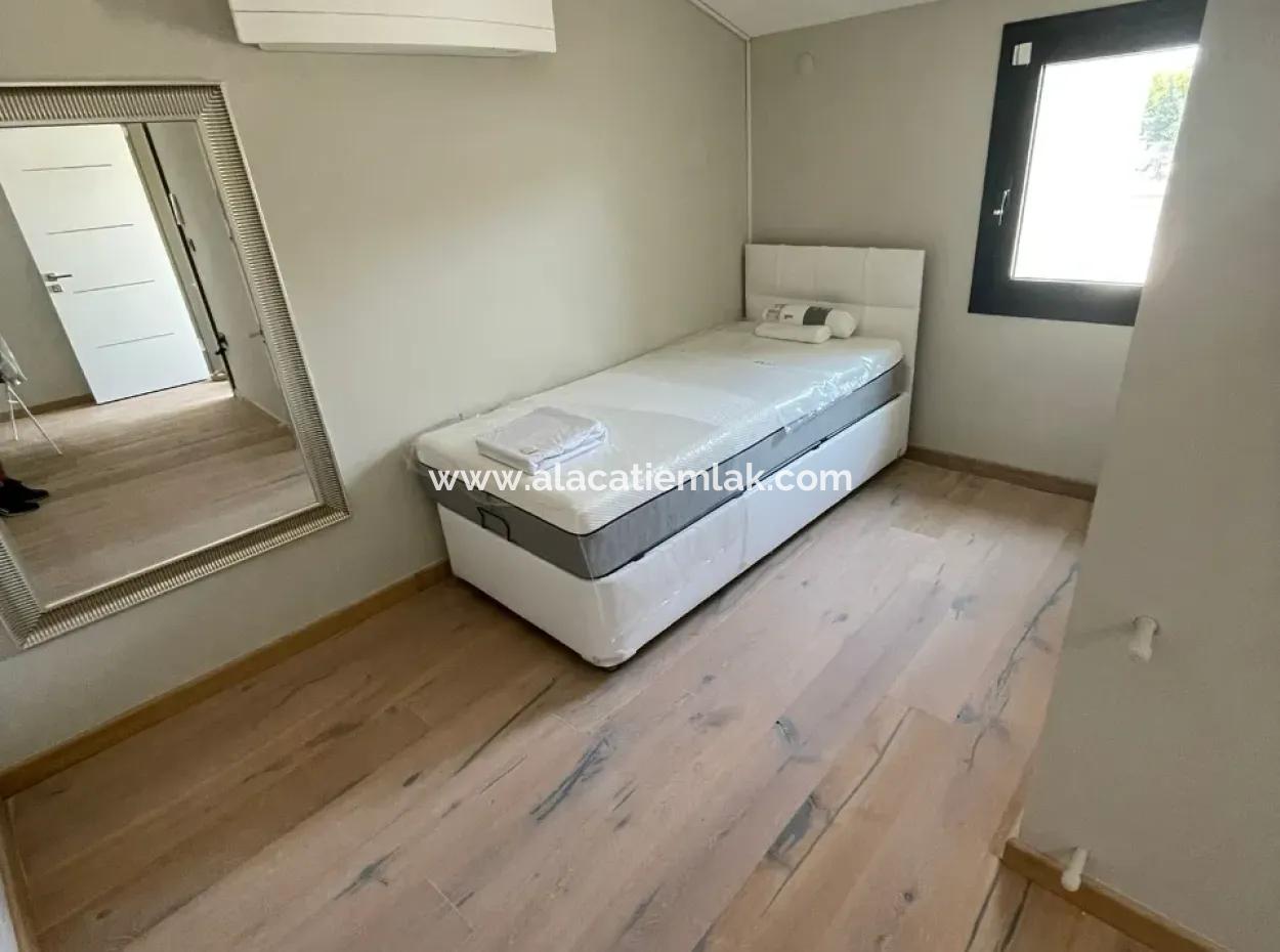 Çeşme Dalyan'da Denize Sıfır Deniz Manzaralı Dublex Daire