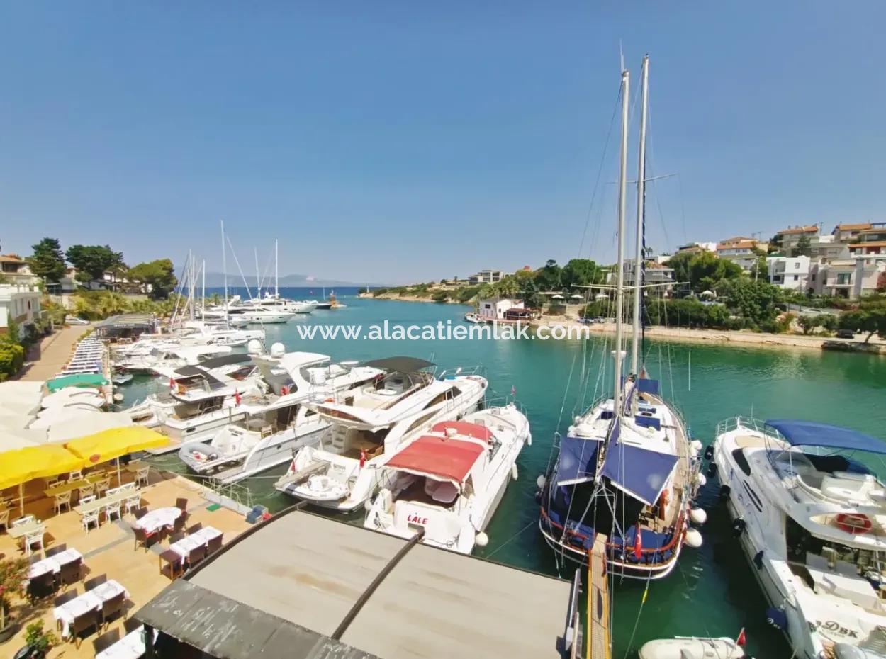 Çeşme Dalyan'da Denize Sıfır Deniz Manzaralı Dublex Daire