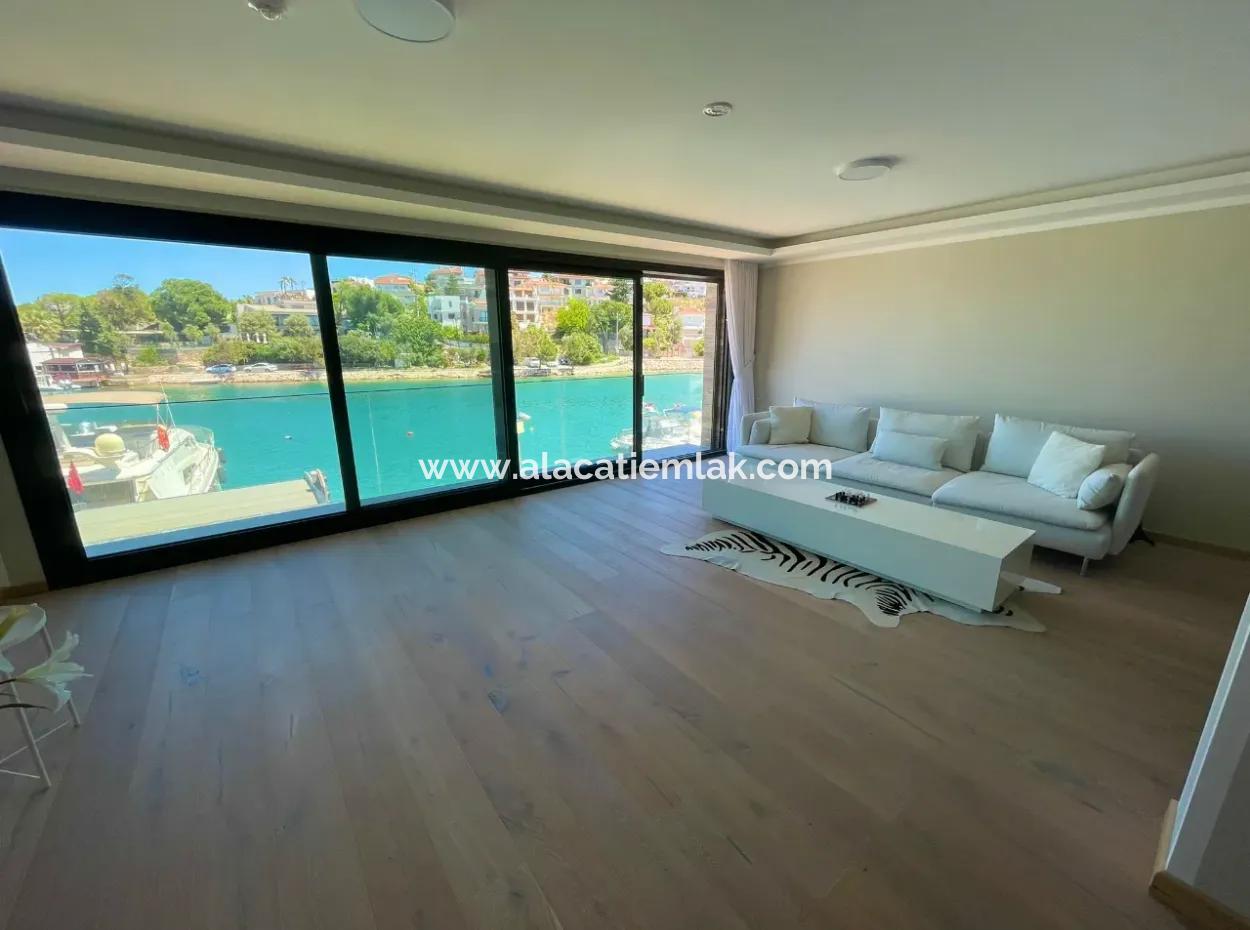 Çeşme Dalyan'da Denize Sıfır Deniz Manzaralı Dublex Daire