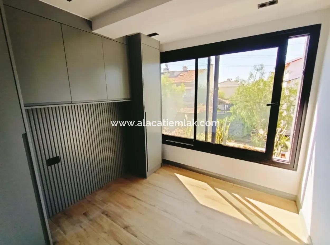 Çeşme Alaçatı'da Satılık Tek Müstakil Havuzlu Sıfır Villa