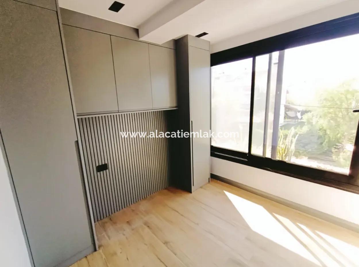 Çeşme Alaçatı'da Satılık Tek Müstakil Havuzlu Sıfır Villa