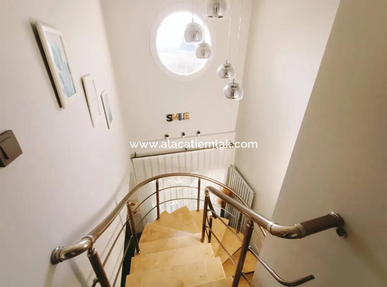 Çeşme Alaçatı'da Satılık Müstakil Havuzlu Villa