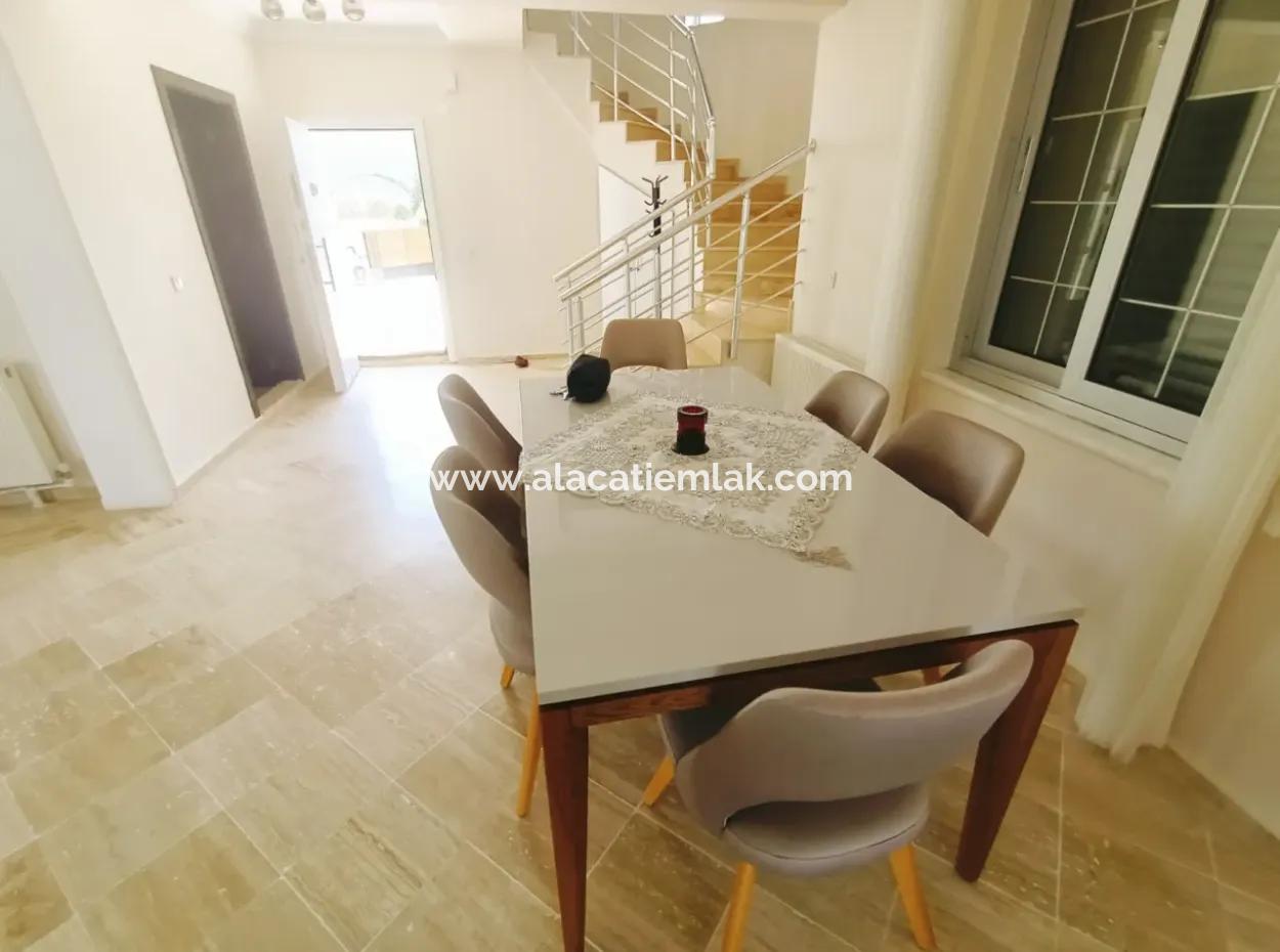 Çeşme Mamurbaba'da Yıllık Kiralık 4+1 Müstakil Havuzlu Villa