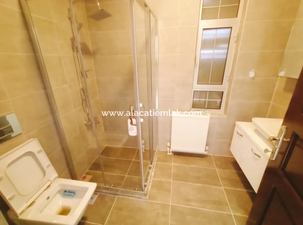 Çeşme Mamurbaba'da Yıllık Kiralık 4+1 Müstakil Havuzlu Villa