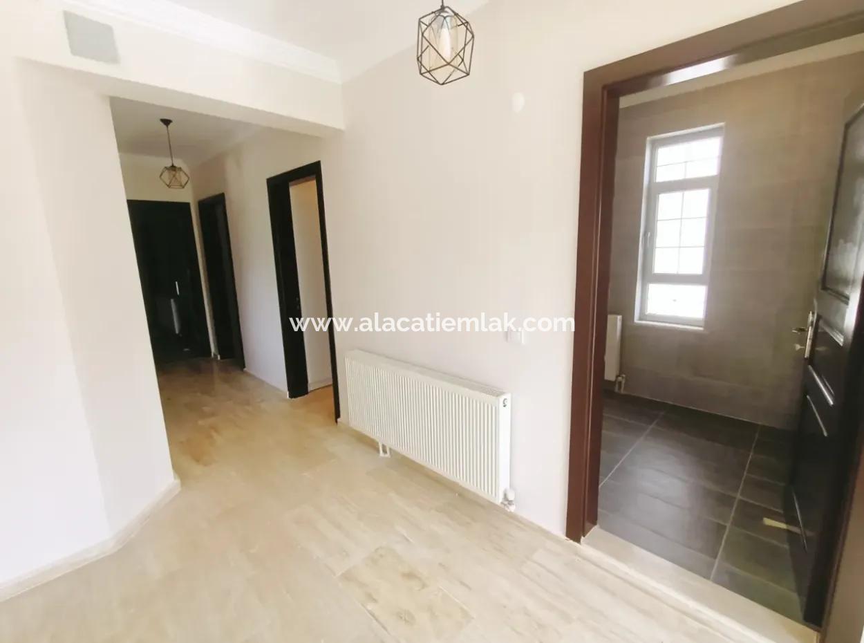 Çeşme Mamurbaba'da Sezonluk Kiralık 4+1 Müstakil Havuzlu Villa