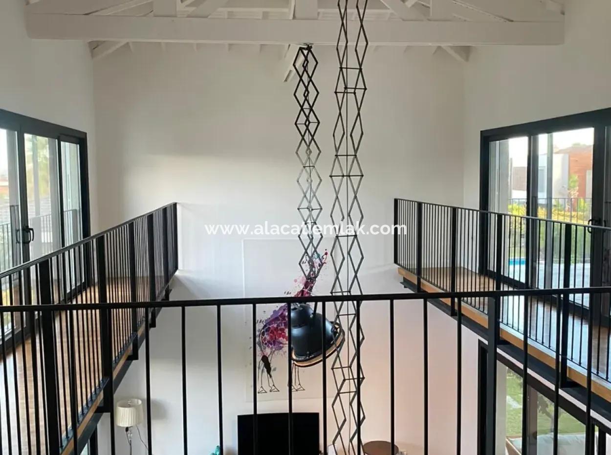 Çeşme Mamurbaba'da Aylık Kiralık Müstakil Malikane