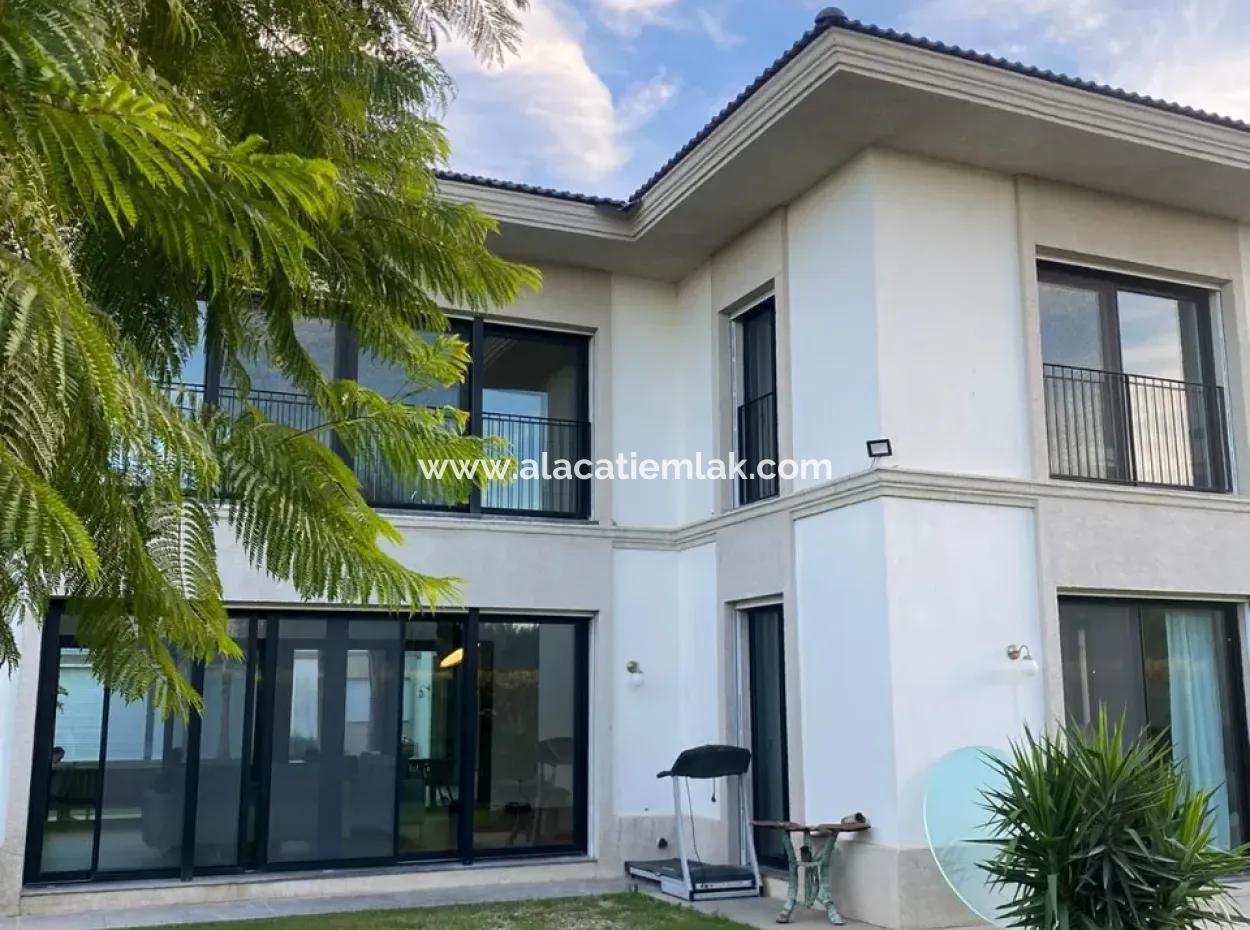 Çeşme Mamurbaba'da Aylık Kiralık Müstakil Malikane