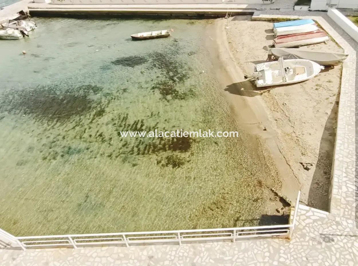 Çeşme Ilıca Ege Çeşme Sitesinde Denize Sıfır Sezonluk 2+1 Daire